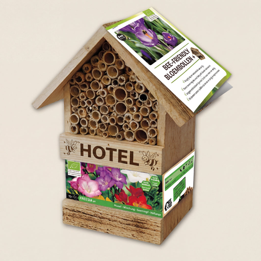 Bijenhotel met Freesiabollen